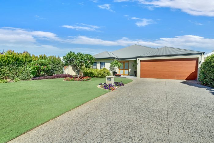 10 Beachfields Dr, Broadwater WA 6280, Australia