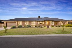 138 Tynan Rd, Table Top NSW 2640, Australia