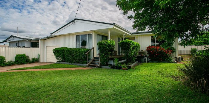 14 Urquhart St, Soldiers Hill QLD 4825, Australia