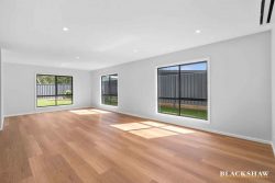 4 Azure Ave, Broulee NSW 2537, Australia