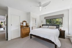 30 Cedar St, Lindisfarne TAS 7015, Australia