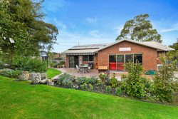 30 Cedar St, Lindisfarne TAS 7015, Australia