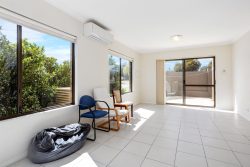 Unit 1/88 Moreing St, Redcliffe WA 6104, Australia