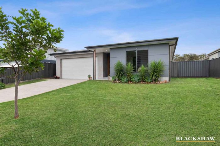 5 Gillan Grove, Broulee NSW 2537, Australia