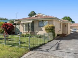 1/33 Howelston Rd, Gorokan NSW 2263, Australia