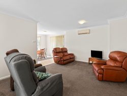 1/33 Howelston Rd, Gorokan NSW 2263, Australia