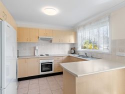 1/33 Howelston Rd, Gorokan NSW 2263, Australia