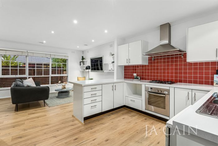 1/15 Maverston Street, Glen Iris VIC 3146, Australia