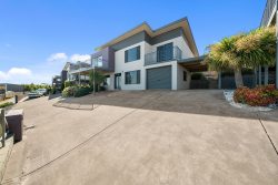 2/682 Oceana Dr, Tranmere TAS 7018, Australia