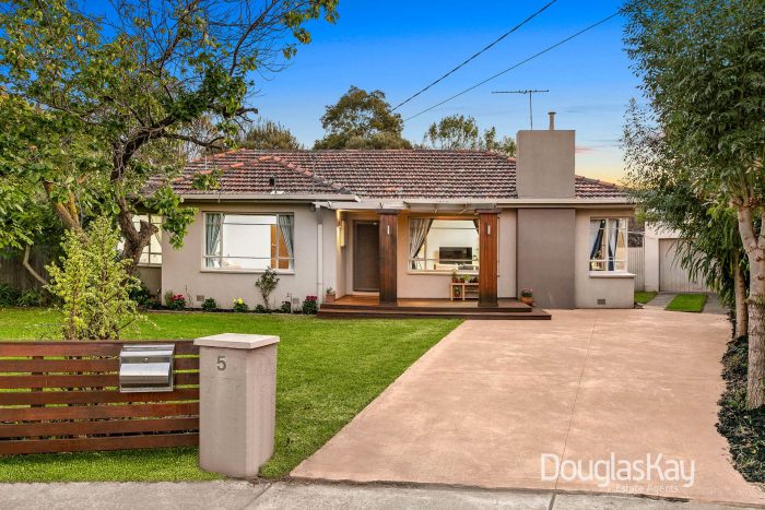 5 Pengelly Ct, Sunshine VIC 3020, Australia