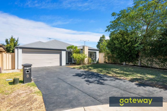 8 Garron Rest, Canning Vale WA 6155, Australia