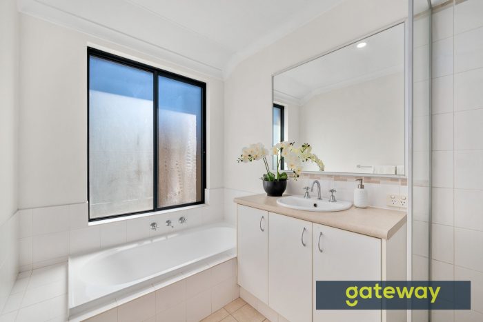 8 Garron Rest, Canning Vale WA 6155, Australia