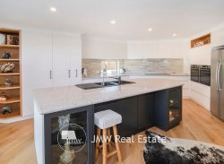 Unit 1/4 Everingham Pl, Dunsborough WA 6281, Australia