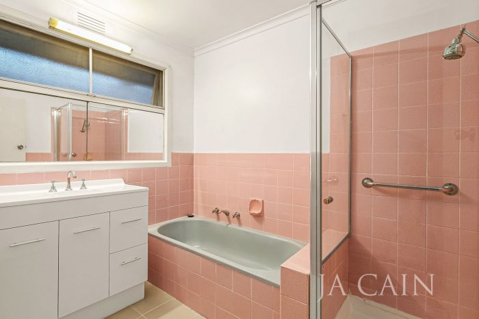 Unit 3/32 Allambee Ave, Camberwell VIC 3124, Australia