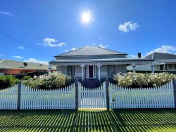 7 Cloete St, Young NSW 2594, Australia