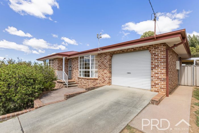 4 Royden Cl, Batlow NSW 2730, Australia