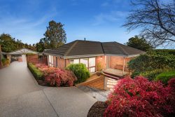 20 Savanna Dr, Mooroolbark VIC 3138, Australia