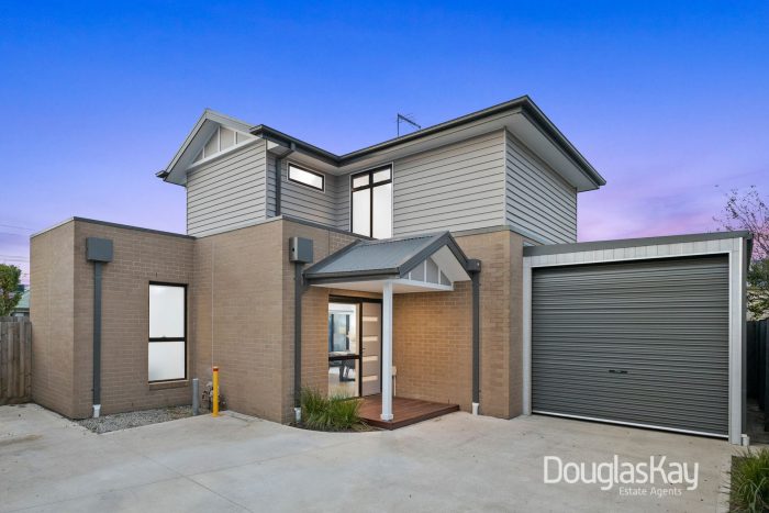 Unit 2/124 Cornwall Rd, Sunshine VIC 3020, Australia