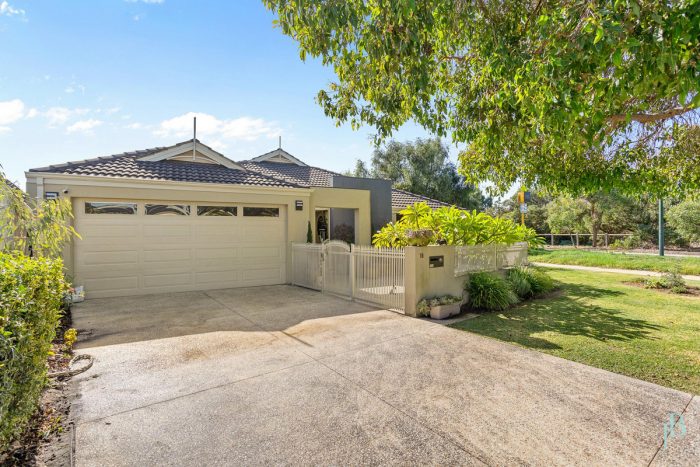 18 Burnett Rd, Manning WA 6152, Australia