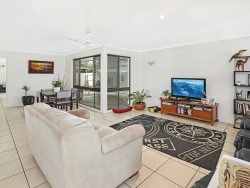 Unit 1/30 Karawatha Dr, Mountain Creek QLD 4557, Australia