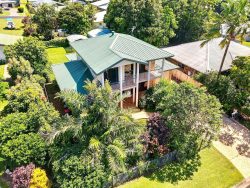 9 Leslie Ln, South Mission Beach QLD 4852, Australia