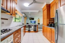 9 Leslie Ln, South Mission Beach QLD 4852, Australia