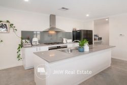 16 Metropolitan Way, Dunsborough WA 6281, Australia