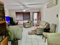 Unit 1/22 Kangaroo Ave, Coombabah QLD 4216, Australia