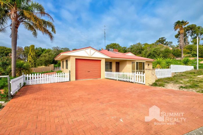 11 Yalgorup Ct, Preston Beach WA 6215, Australia