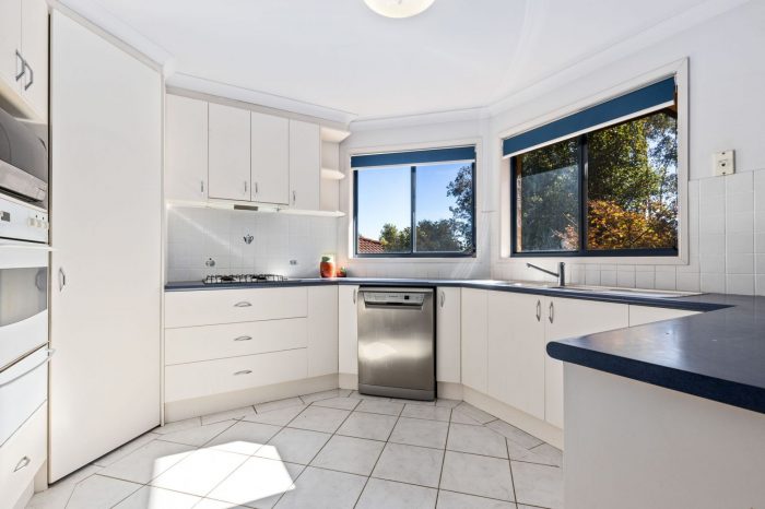 10 Telopea Pl, Queanbeyan West NSW 2620, Australia