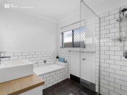 Unit 2/7 Terrigal St, Pottsville NSW 2489, Australia