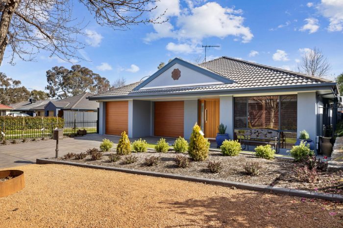 63 Bluestone Gardens, Jerrabomberra NSW 2619, Australia