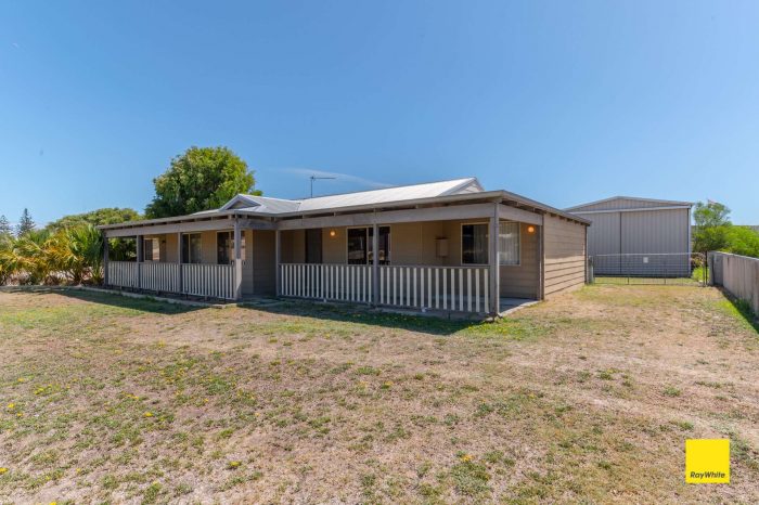 3 Dillworth Way, Ledge Point WA 6043, Australia