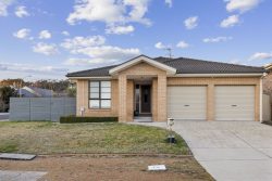 38 Dora St, Jerrabomberra NSW 2619, Australia