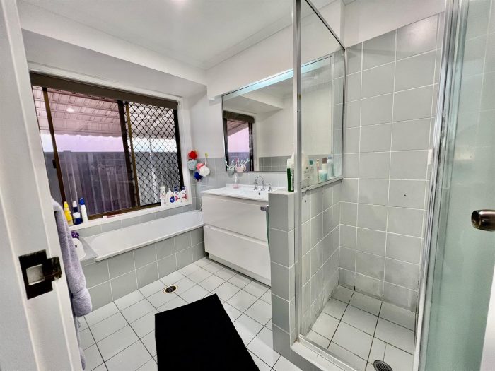 Unit 1/3 Lae Pl, Runaway Bay QLD 4216, Australia