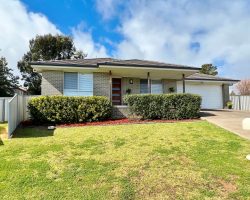 9 Henry Pl, Young NSW 2594, Australia