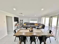 9 Henry Pl, Young NSW 2594, Australia