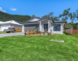 5 Reef Court, Cannonvale QLD 4802, Australia