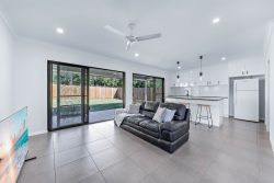 5 Reef Court, Cannonvale QLD 4802, Australia