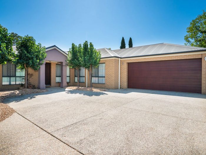 Unit 2/12 Robbins Dr, East Albury NSW 2640, Australia