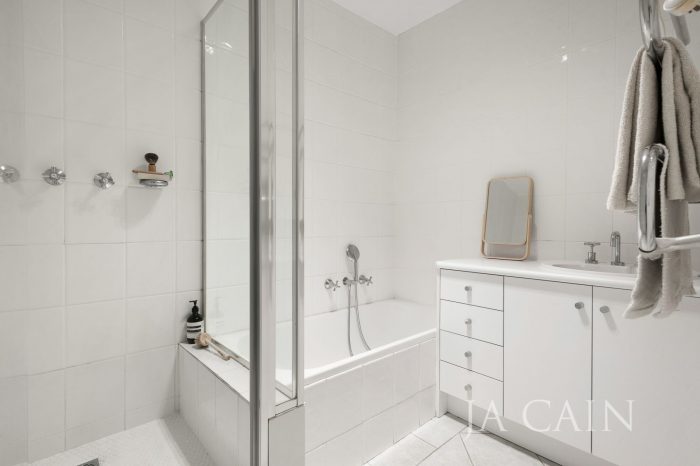 Unit 16/6 Balwyn Rd, Canterbury VIC 3126, Australia