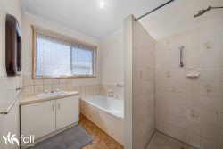 Unit 2/21 Bay Rd, Midway Point TAS 7171, Australia