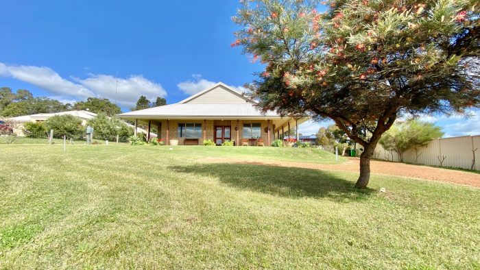 22 Bishop Pl, Yarloop WA 6218, Australia