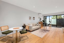 Unit 4/2 Curlew Ct, Doncaster VIC 3108, Australia