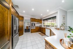 27 Henschke Ave, San Isidore NSW 2650, Australia