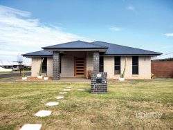 59 Page St, Parkes NSW 2870, Australia