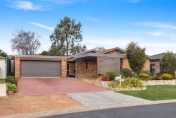 33 Poplar Cres, Jerrabomberra NSW 2619, Australia