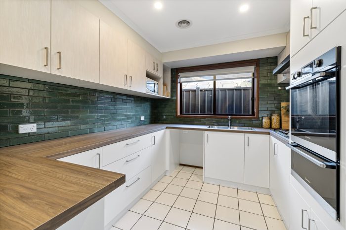 33 Poplar Cres, Jerrabomberra NSW 2619, Australia