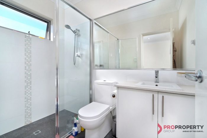 Unit 2/6 Canterbury Ct, Nollamara WA 6061, Australia