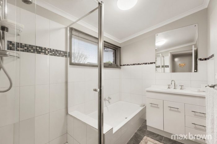 Unit 2/79 Cave Hill Rd, Lilydale VIC 3140, Australia